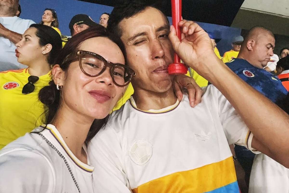 Foto de Mafe Motas y Egan Bernal, en nota de novias y esposas de colombianos en Giro de Italia 2025, Egan Bernal, Nairo y más