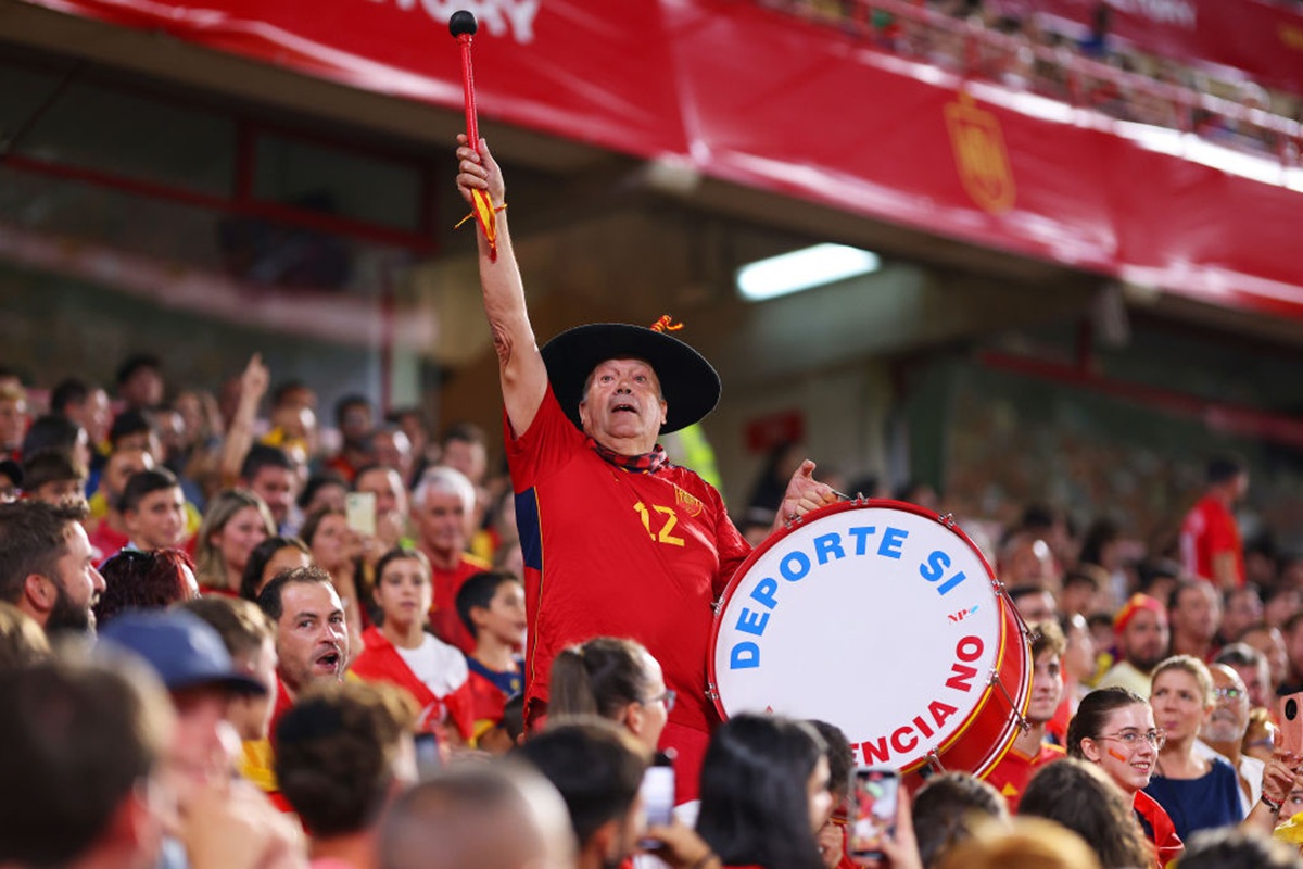 Luto en el fútbol internacional: murió el reconocido Manolo 'El del bombo'