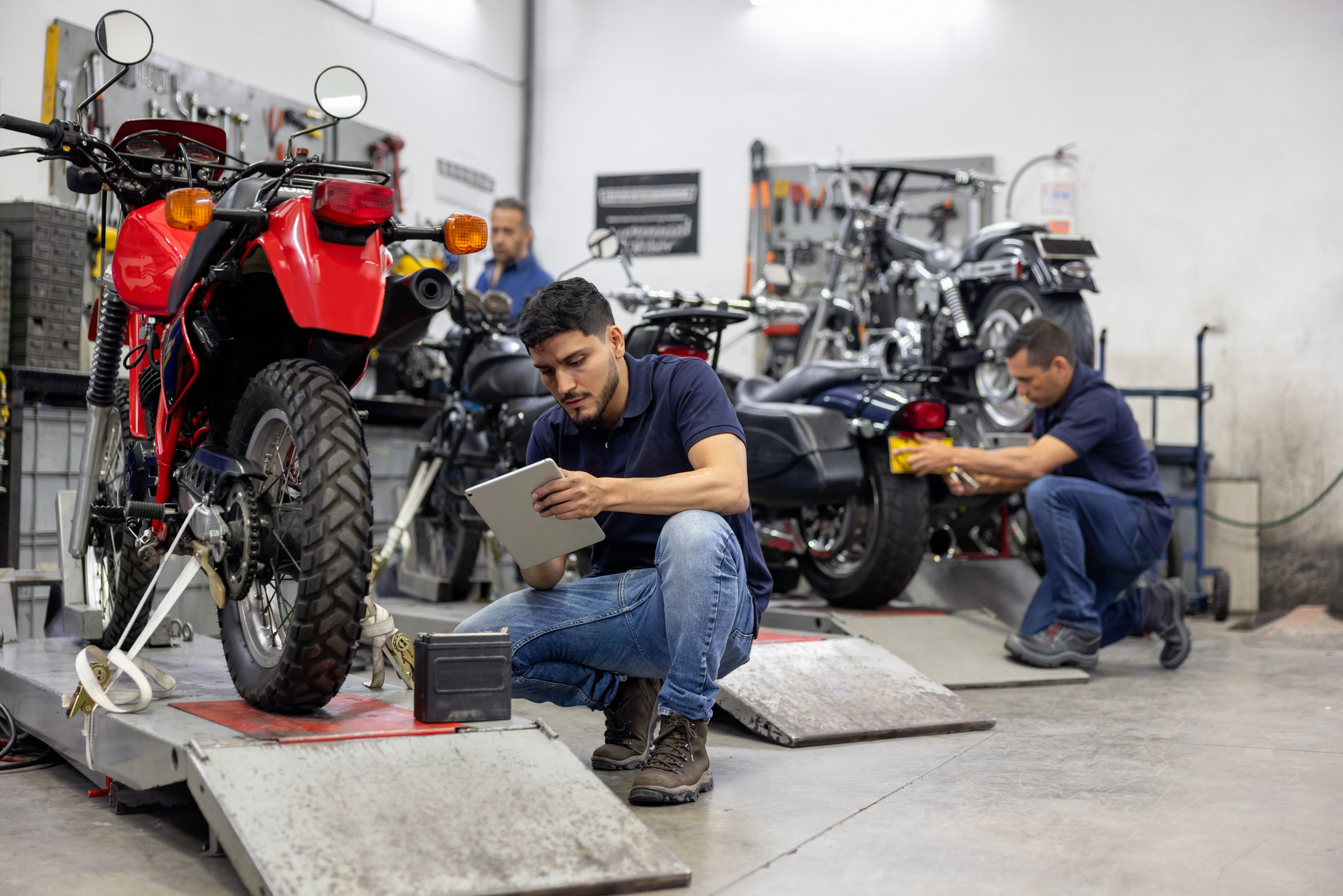 Motos en Colombia tiene 5 meses para comprar llantas o neumáticos con cambios