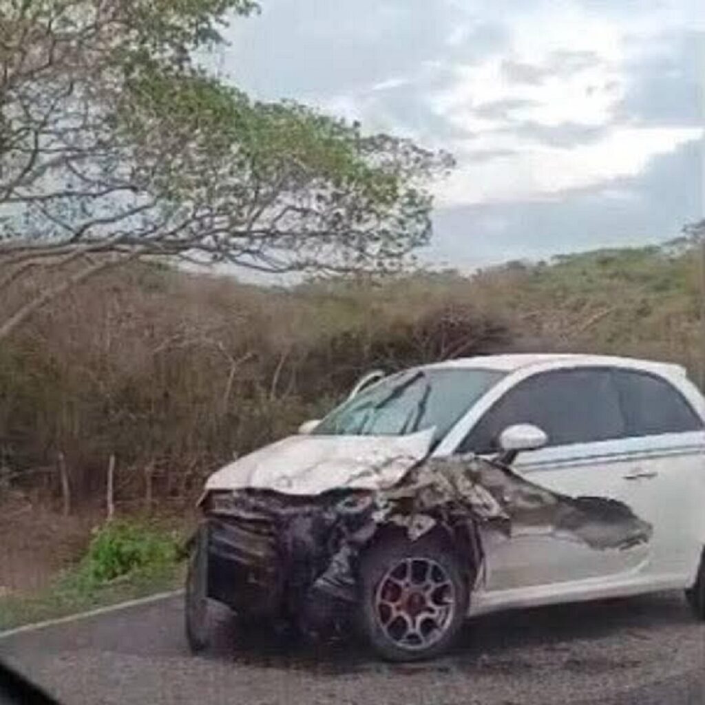 Así quedó el carro de Marrugo. Foto: Hector TV, en Facebook.