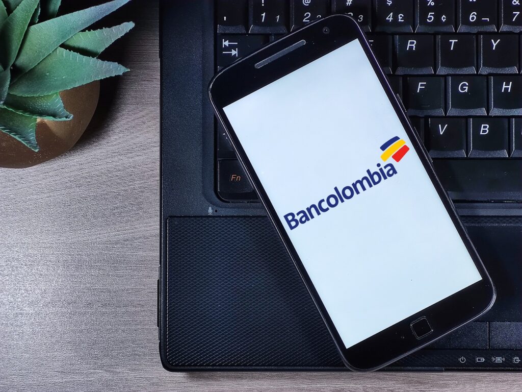 Aplicación Bancolombia para celular / Shutterstock