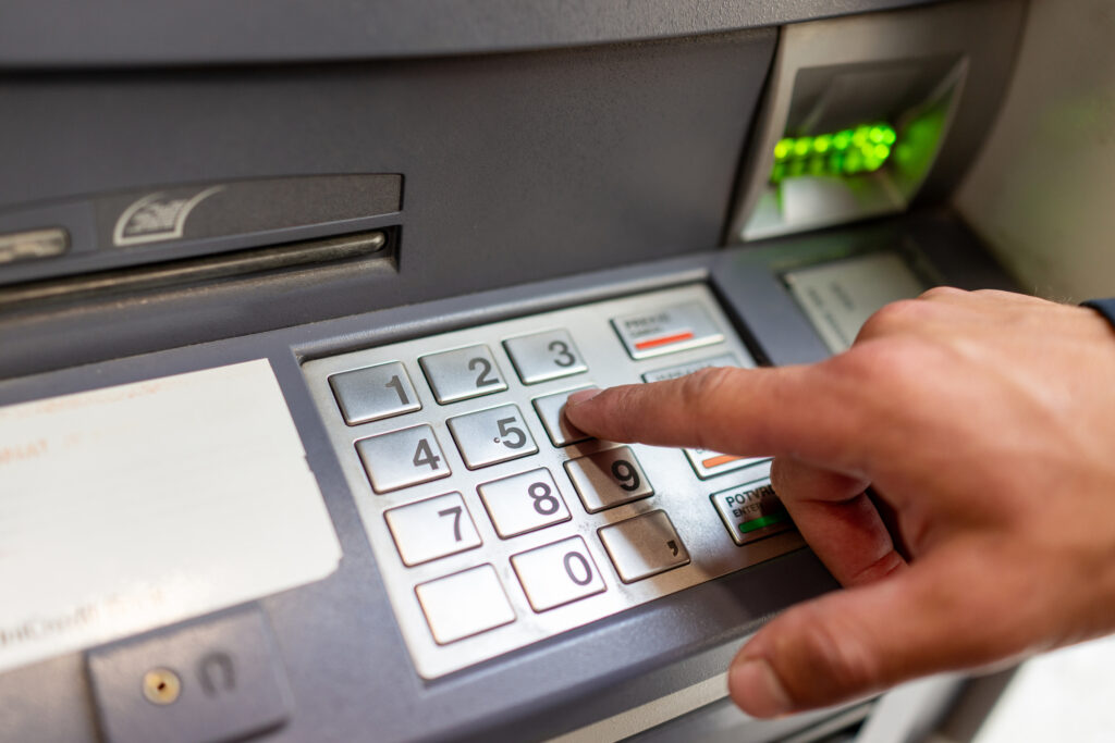 Validad que no exista teclados sobrepuestos en Cajeros Automáticos / Getty Images