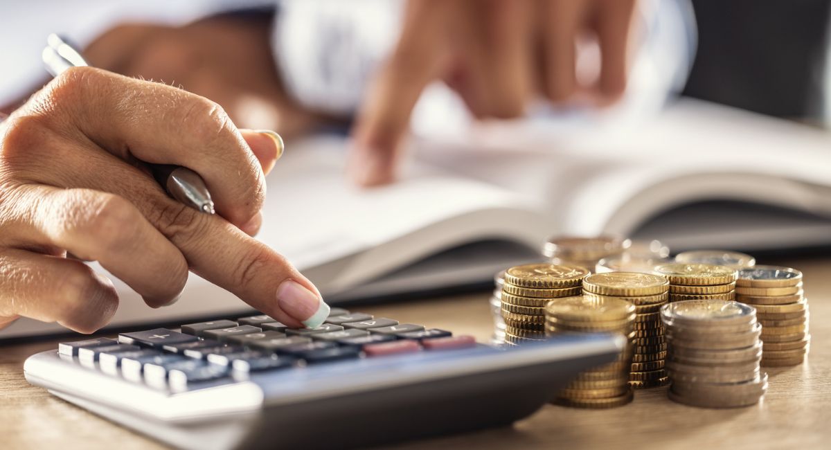 Personas que tienen deudas con bancos en Colombia pueden ahorrar dinero en intereses si acuden a la renegociación con compra de cartera.