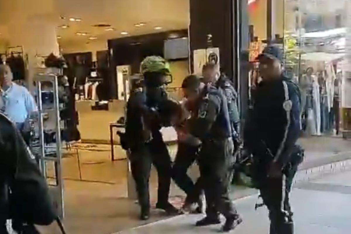 Mujer fue agredida en centro comercial de Cali