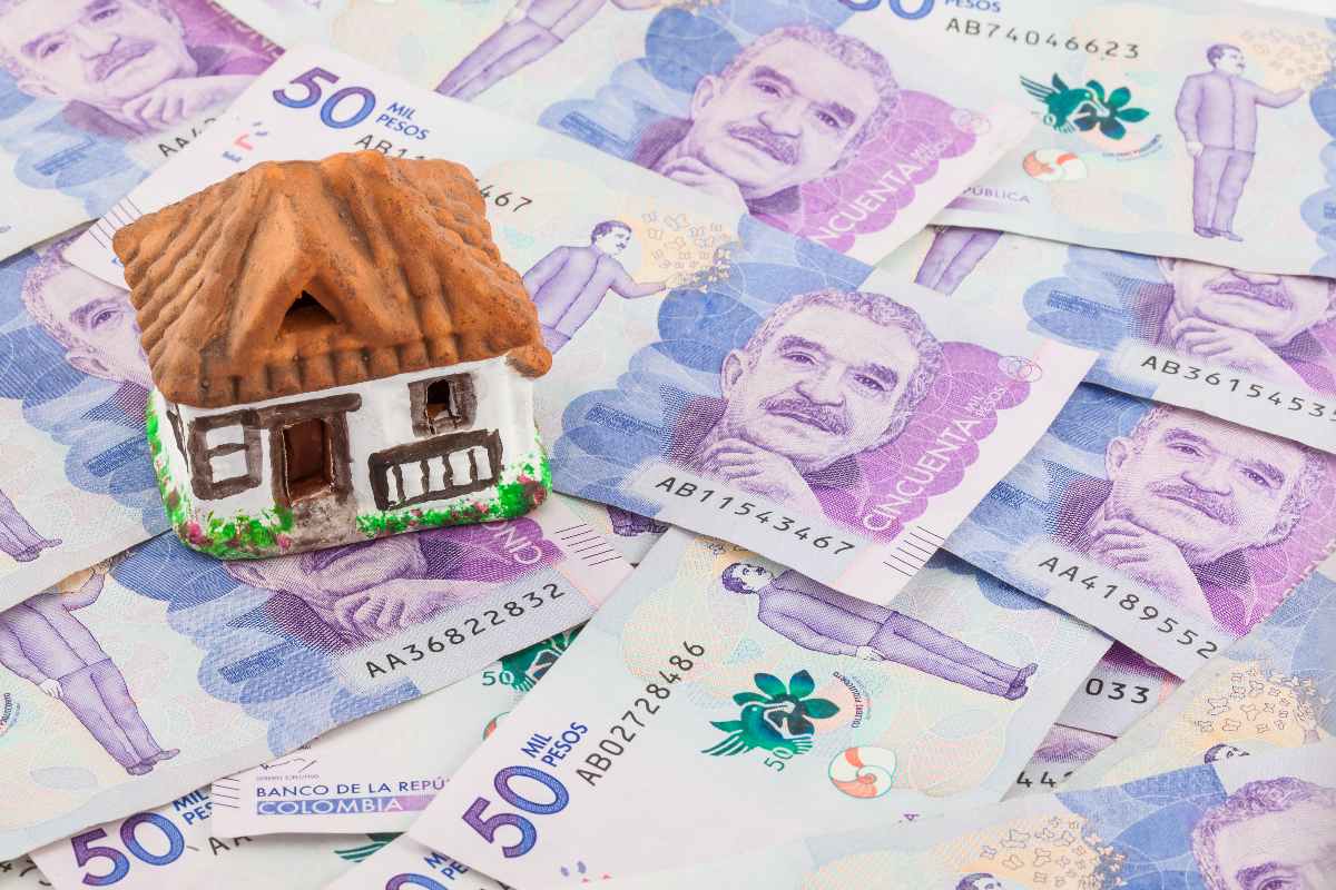 Foto de dinero para vivienda, en nota de cómo se tramita subsidio en vivienda en Colombia poco usado en estratos 1, 2 y 3
