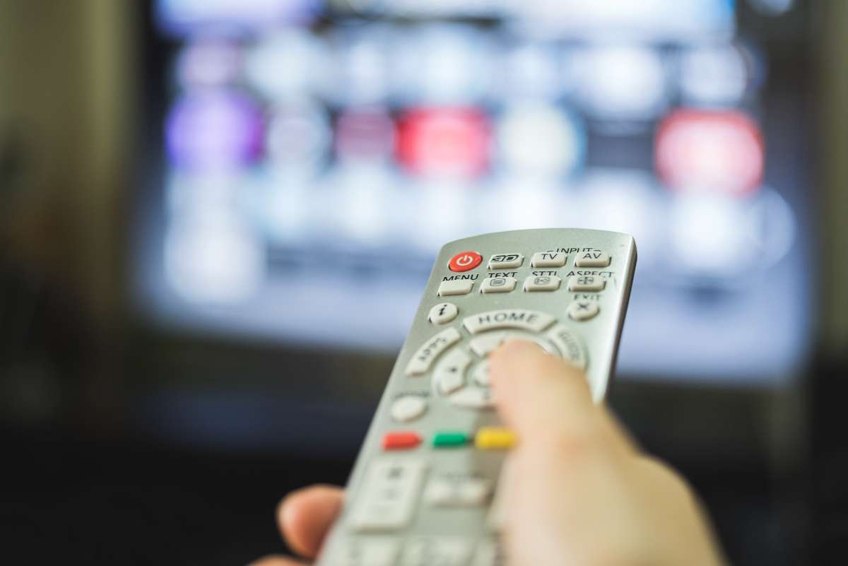 Foto de televisión, en nota de cuánto vale un anuncio de 30 segundos en radio o en televisión en Colombia 2025
