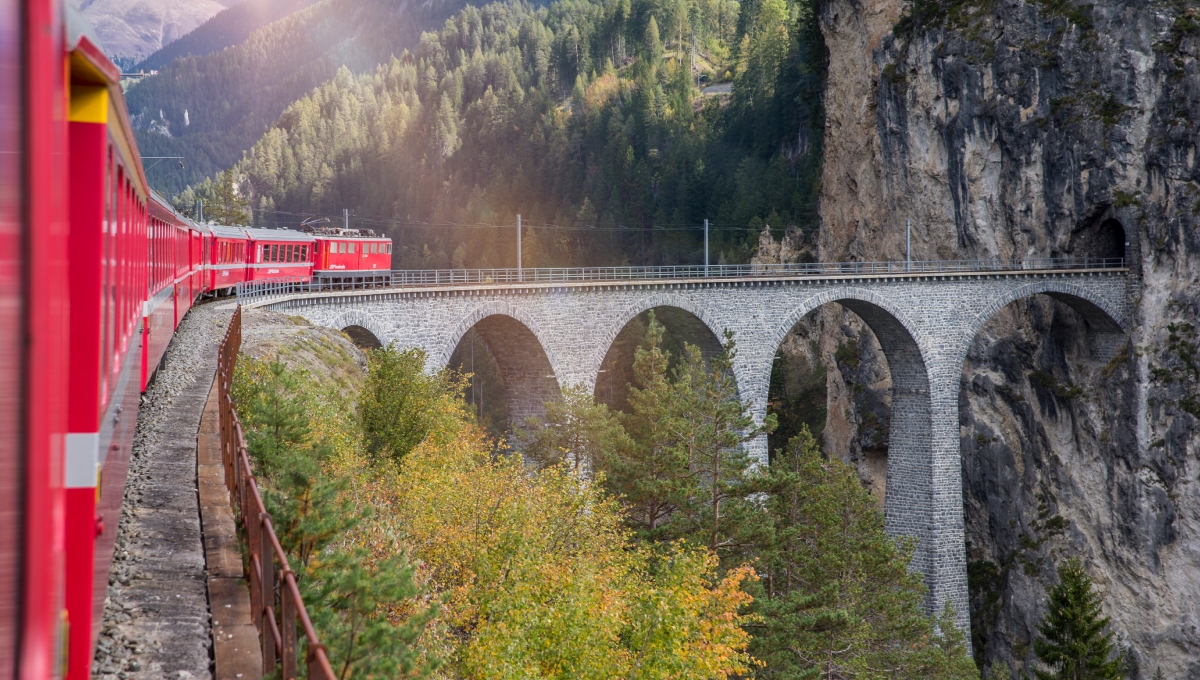 Colombiana reveló cuánto pagó por montar en tren rojo de Europa