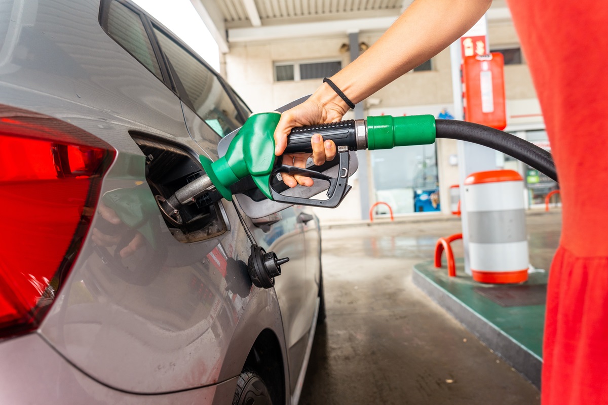 ¿Qué pasa si tanqueo el carro de gasolina al máximo? Es peligroso