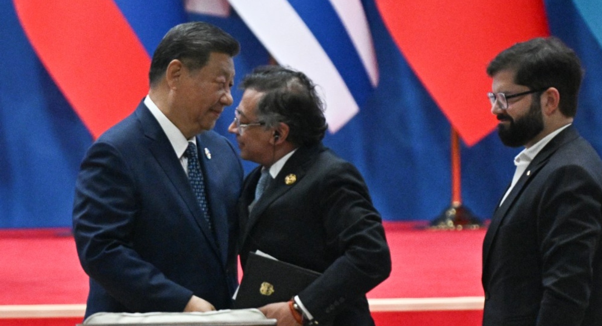 Petro firmó acuerdo con China, pese a advertencia de Estados Unidos