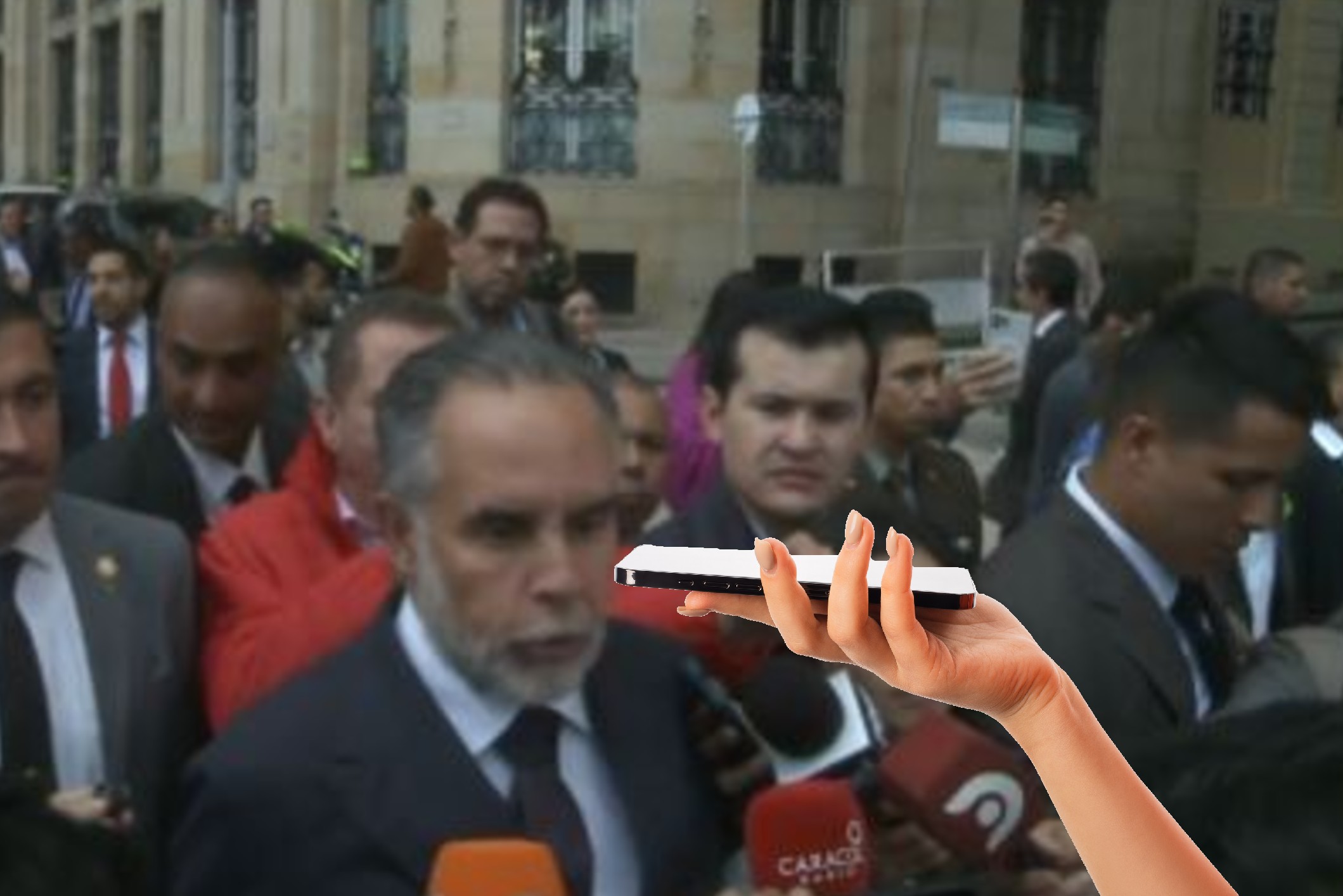 Armando Benedetti abordado acerca de unos chats con Gustavo Petro en el Congreso