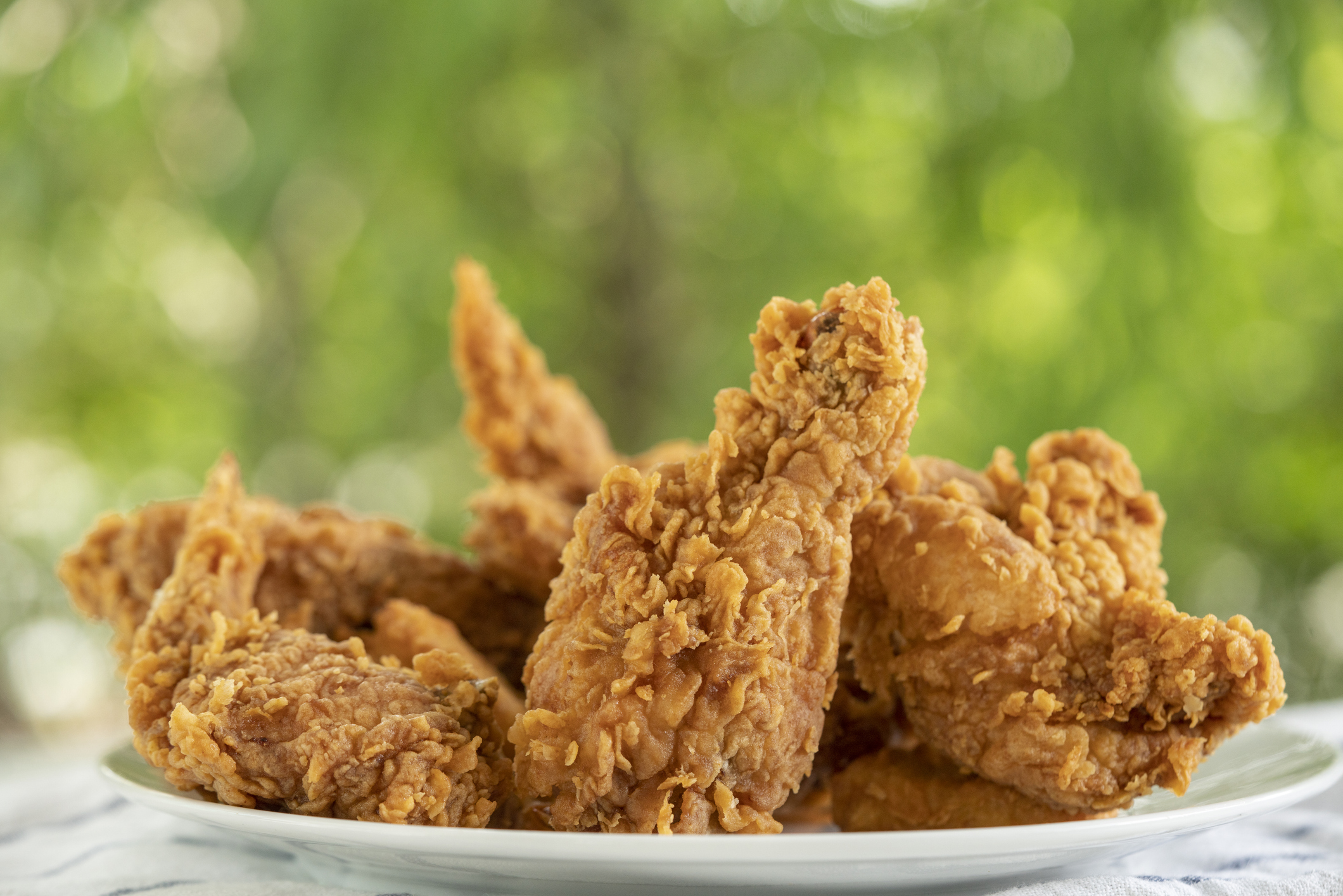 Cuánto valdría el pollo frito de Frisby en España: en euros y pesos colombianos