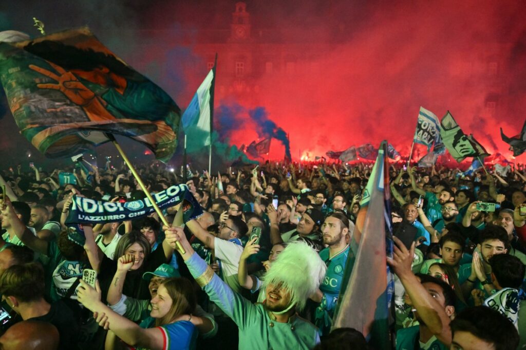 Hinchas del Napoli celebrando el título de la Serie A / AFP