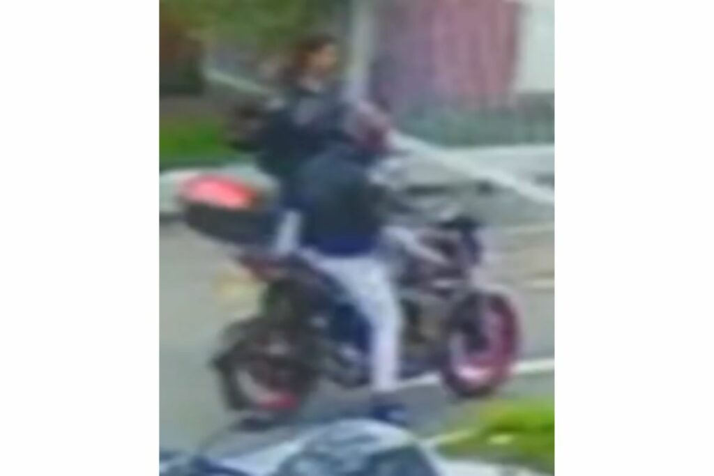 Moto en la que llegó sicario del atentado a Miguel Uribe. Foto: Noticias Caracol.
