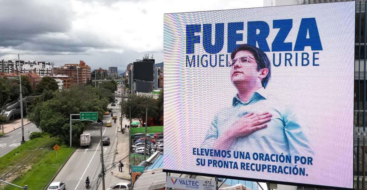 Foto de pancarta de Miguel Uribe, en nota de hermana de Miguel Uribe por Día del Padre da mensaje emotivo y apoyo de Colombia
