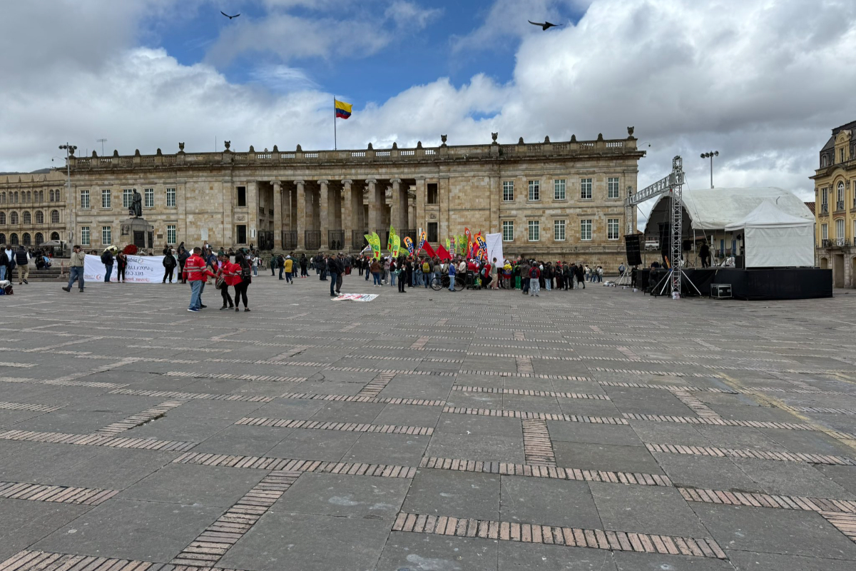 Desoladora foto de la Plaza de Bolívar ante plantón convocado para apoyar la consulta popular de Gustavo Petro. 