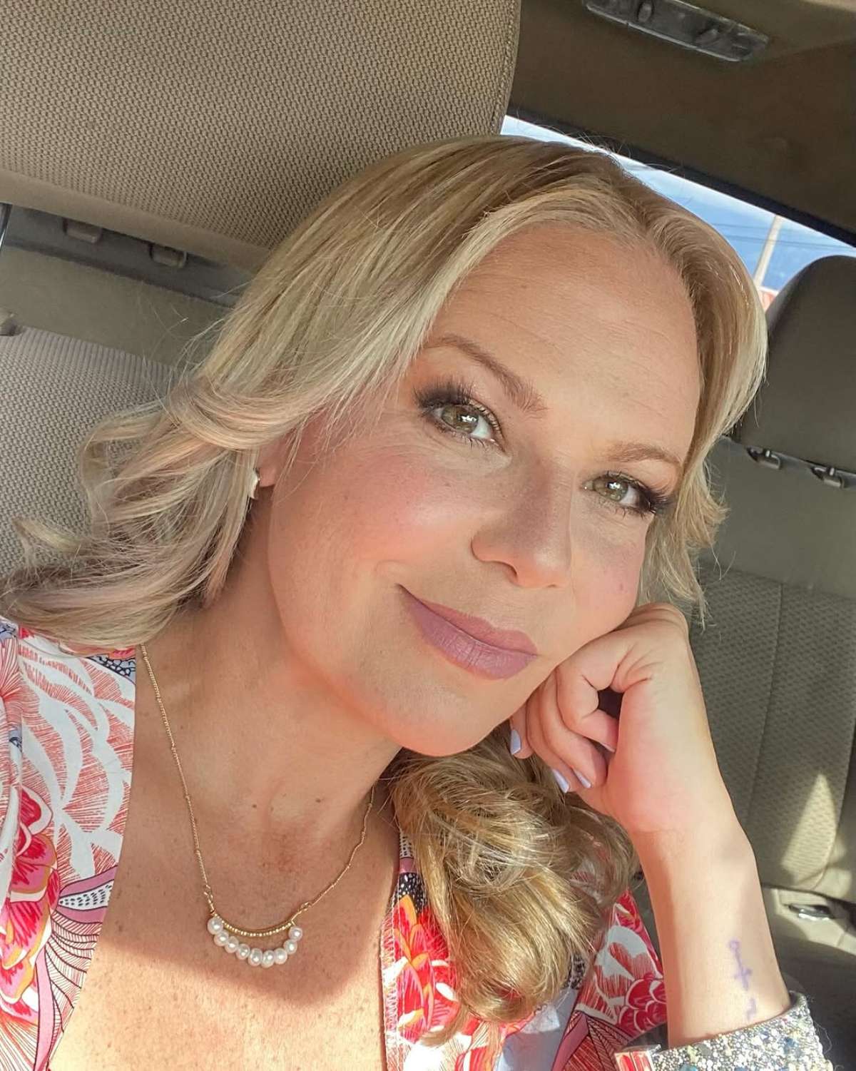 Foto de Carolina Sabino, en nota de qué hace el esposo de Carolina Sabino de Masterchef 2025 y qué negocio les ayuda