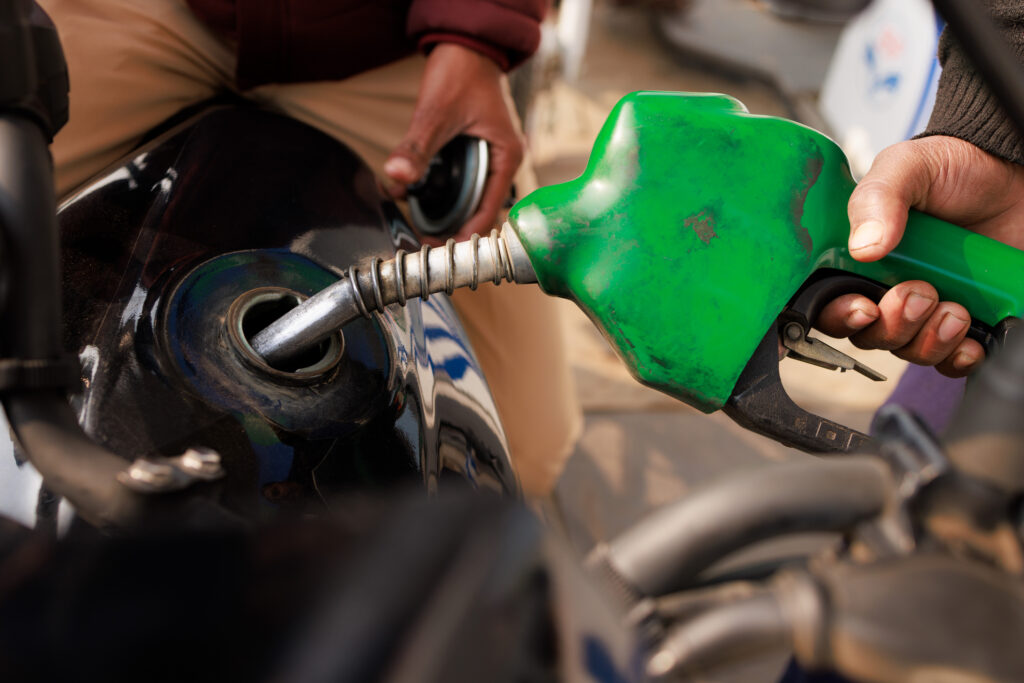 La sanción por quedarse sin gasolina también aplica para motos