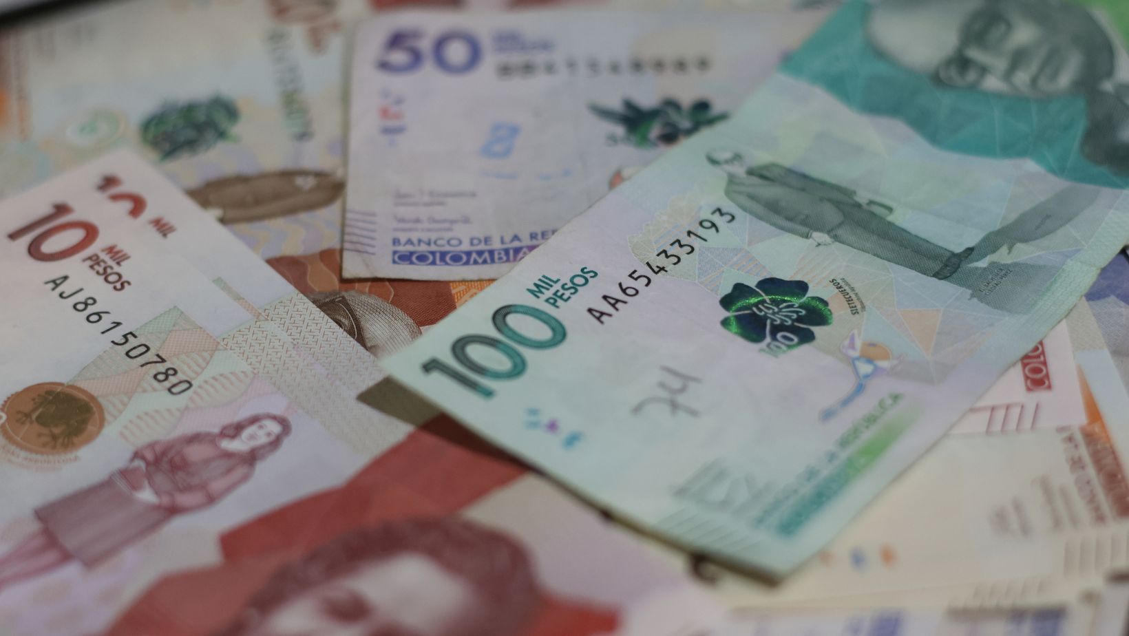 Bono de $500.000 les llegará a varios en junio: así se puede reclamar