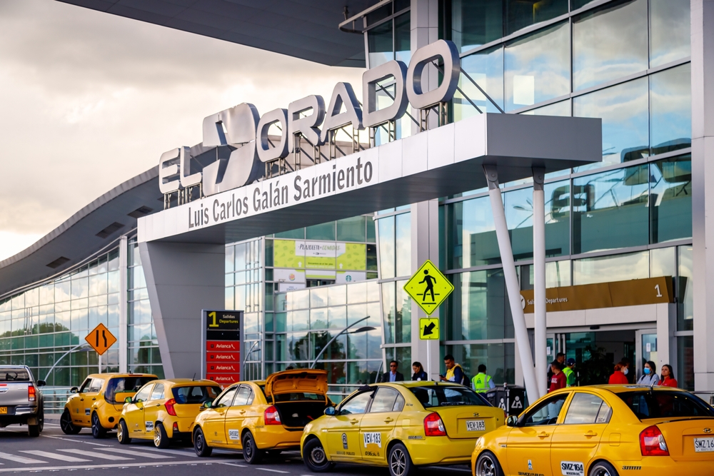 ¿Cuánto cobra un taxi del aeropuerto El Dorado? Responden si pueden cobrar más 