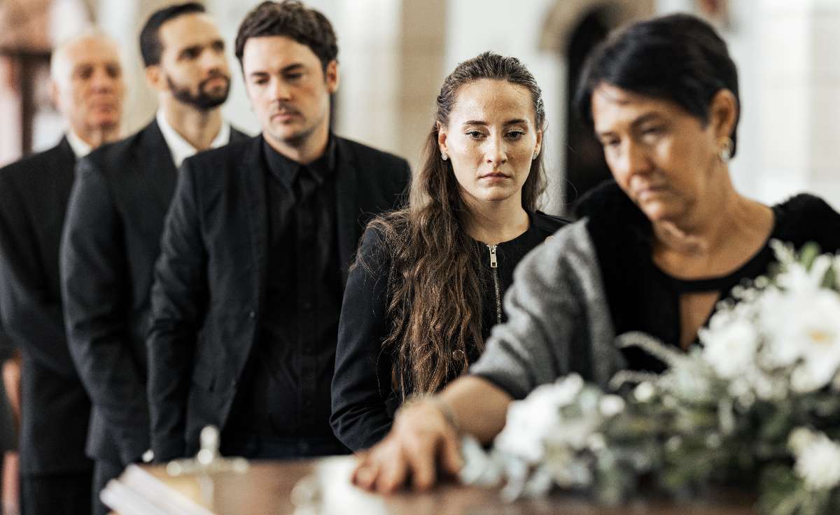 Foto de funeral, en nota de qué pasa si no hay dinero para funeral en Colombia: apoyo con tarjeta de crédito