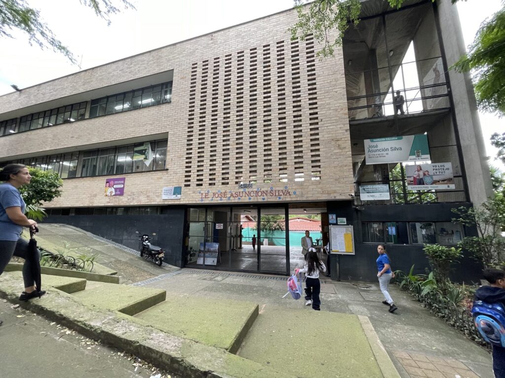 Institución Educativa José Asunción Silva / Alcaldía de Medellín