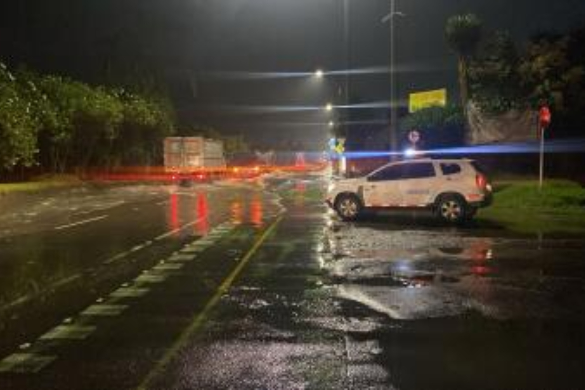 Julio empezó movido en Bogotá pasado por agua con fuertes lluvias que avecinan caos durante este martes primero de julio en la ciudad. 