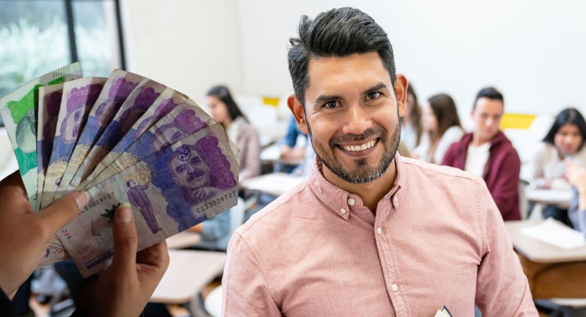 Salario de miles de docentes en Colombia aumentará gracias a acuerdo que Gobierno hizo con sindicatos y el incremento global será de 6 %.