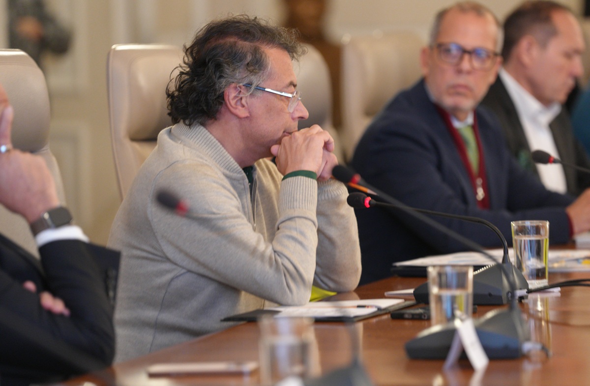 ¿Se vale que Gustavo Petro agravie en público y se disculpe en privado?