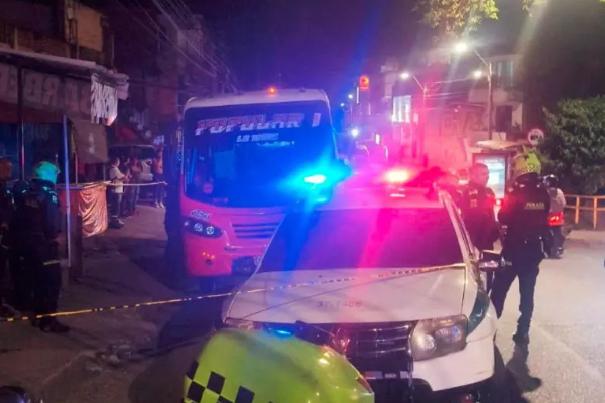 Dentro de este bus ocurrió el asesinato de dos mujeres, el cual se le atribuye a miembros del grupo 'La Terraza'.