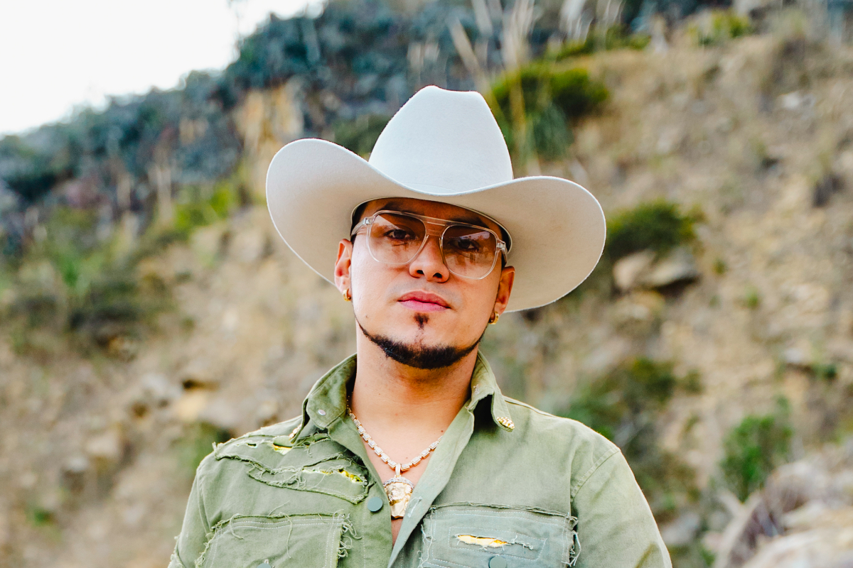 Yeison Jiménez anunció nueva canción a una semana de su concierto en El Campín y hasta montará negocio vendiendo 'hoodies' y recuerdos. 