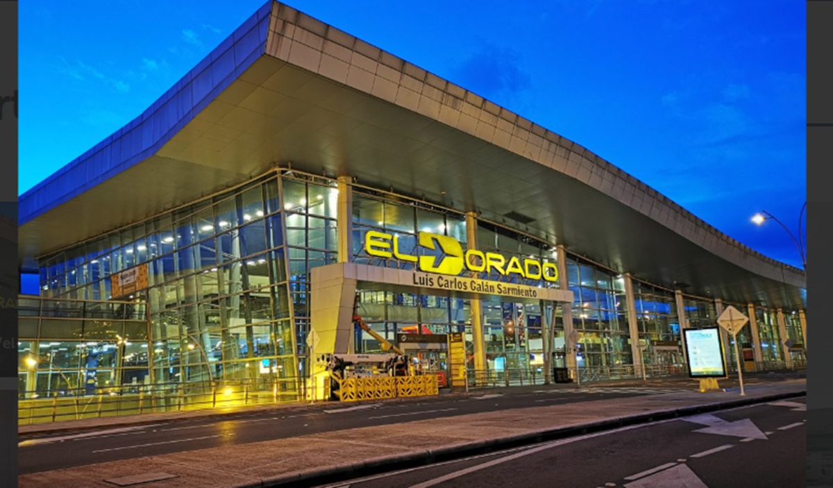Escándalo en El Dorado, Bogotá: hijo de controlador habló con más de 20 aviones