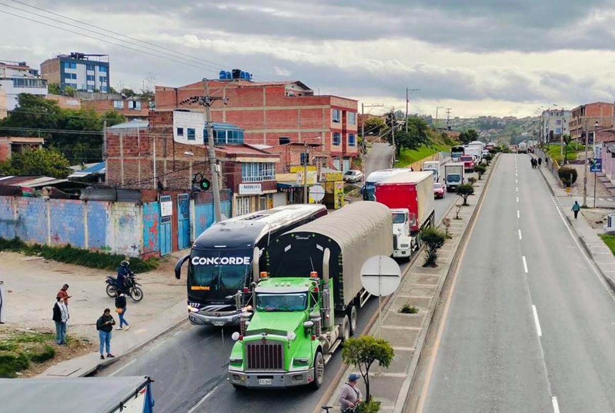 Lío en carreteras por paro campesino: varias vías a Bogotá están cerradas