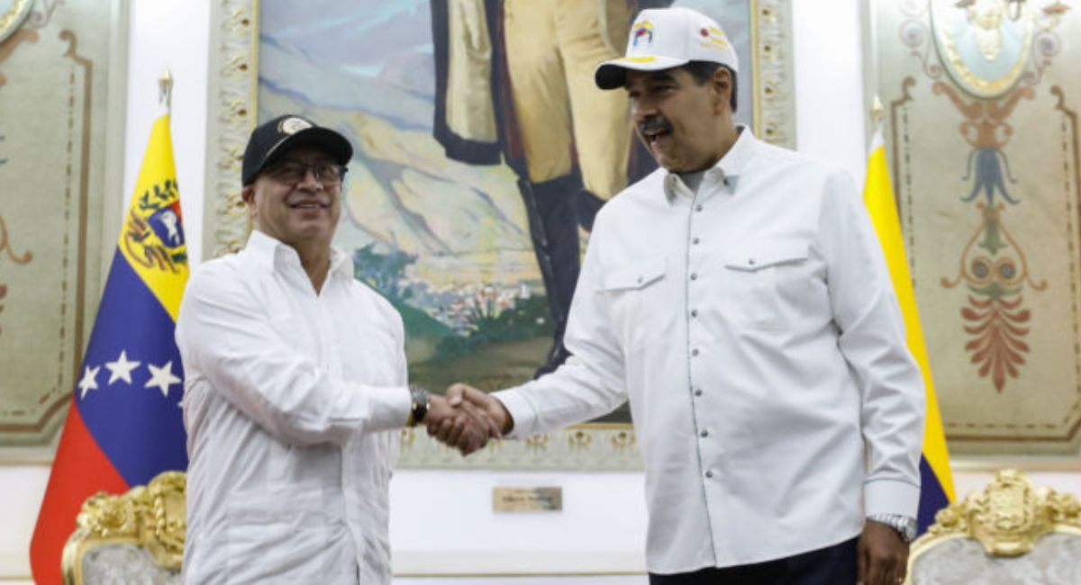 La congresista María Elvira Salazar arremetió contra el presidente Gustavo Petro por defender a Nicolás Maduro ante la recompensa de Estados Unidos.