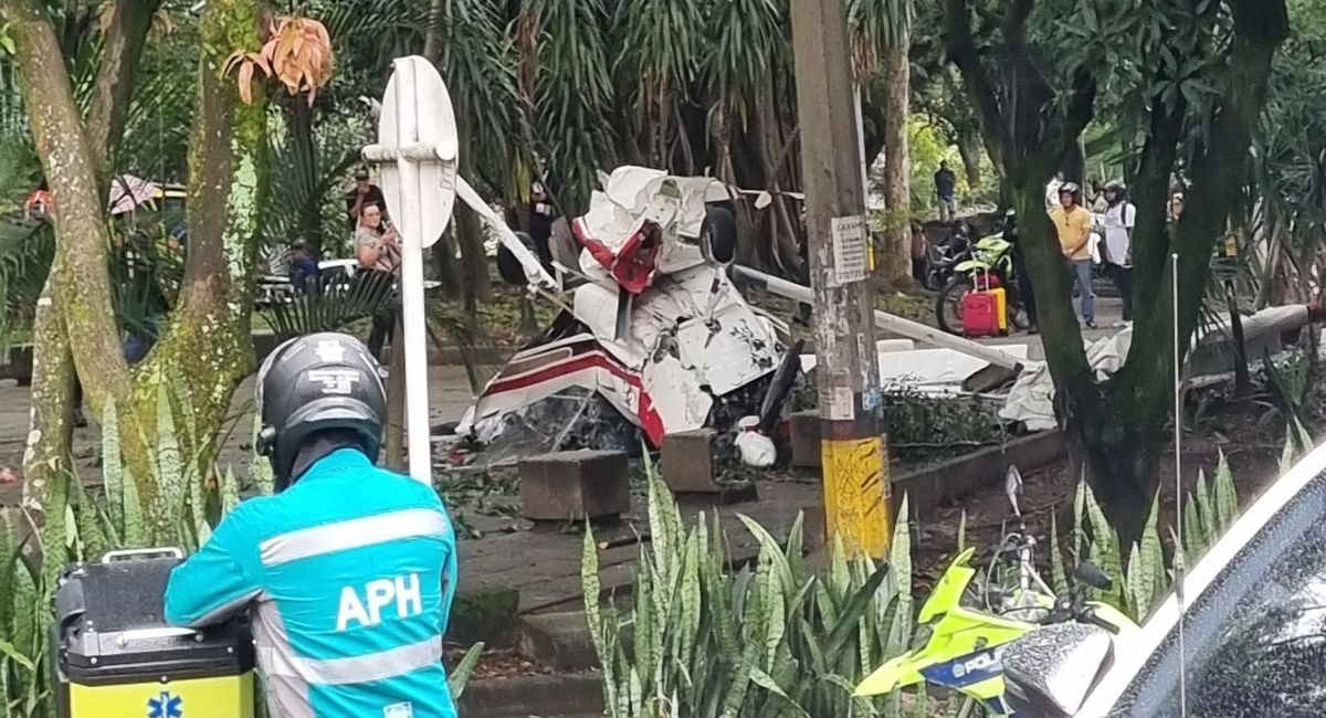 Accidente de avioneta cerca de estadio Atanasio Girardot este viernes 15 de agosto: aparecen primeros videos de la caída de la aeronave. 