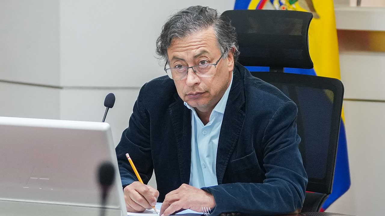 La disculpa de Petro por no llegar a importante cita: "No me despertaron"