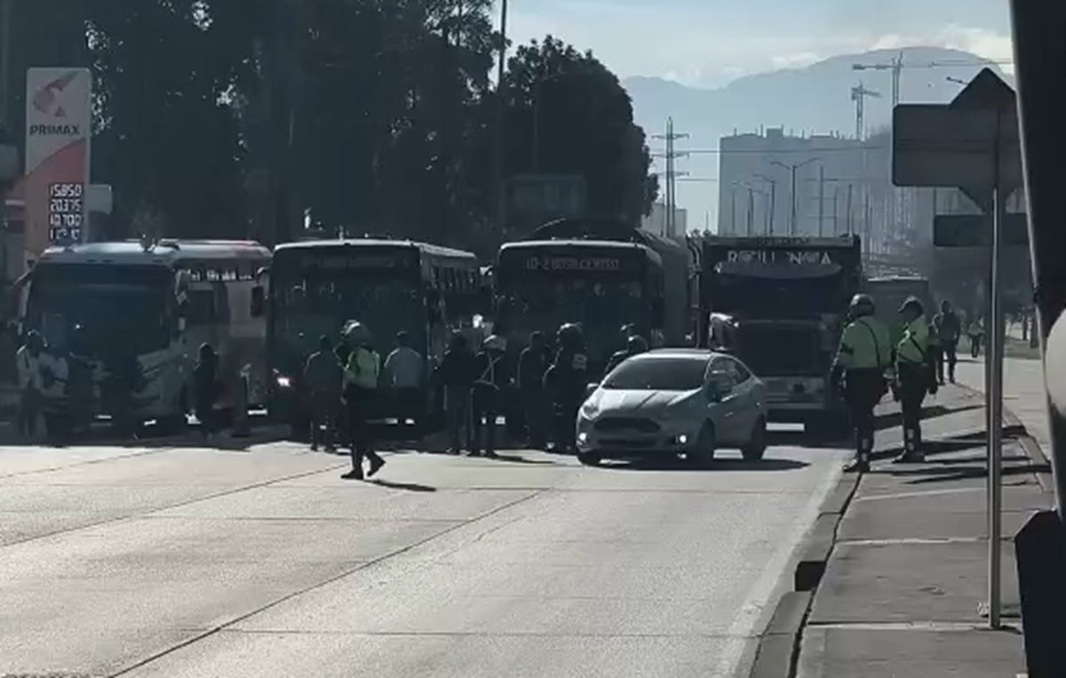 Autopista Sur en Bogotá está paralizada por manifestaciones hoy en la zona