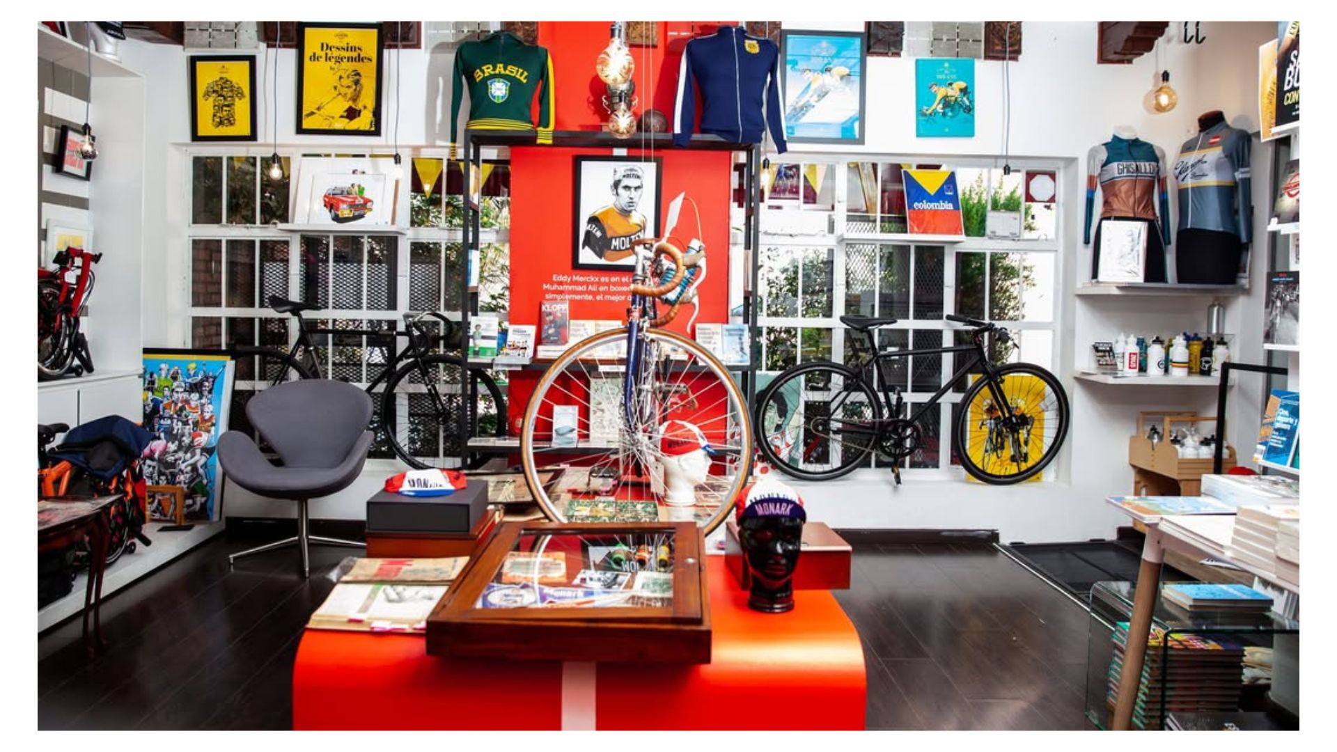Moovil el museo de la bicicleta Bogotá: tiene jersey firmada por Egan Bernal 
