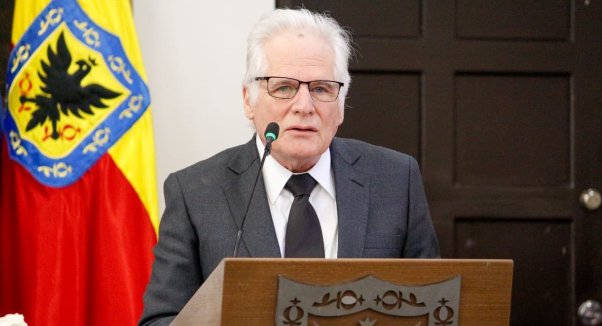 Cuántos años tiene Miguel Uribe Londoño, nuevo precandidato del Centro Democrático, qué ha hecho en su carrera política y quién es su esposa.