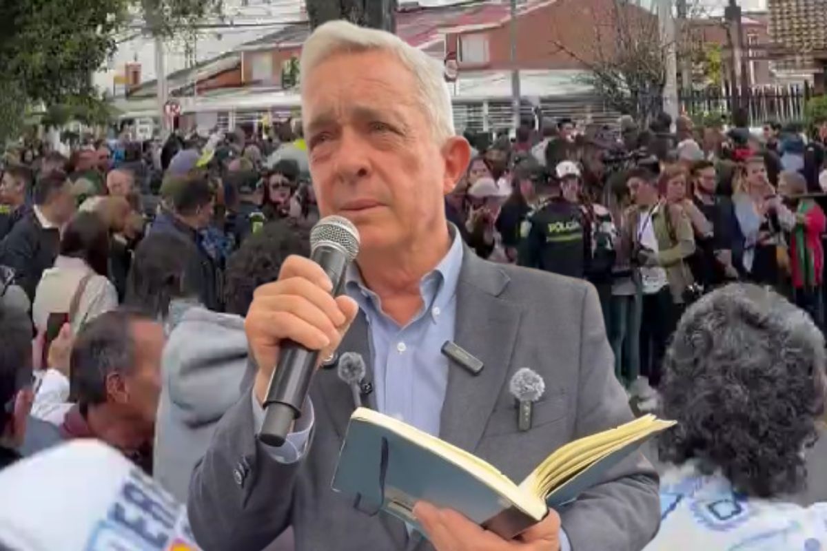 Álvaro Uribe hoy en el parque donde le dispararon a Miguel Uribe: cómo fue 
