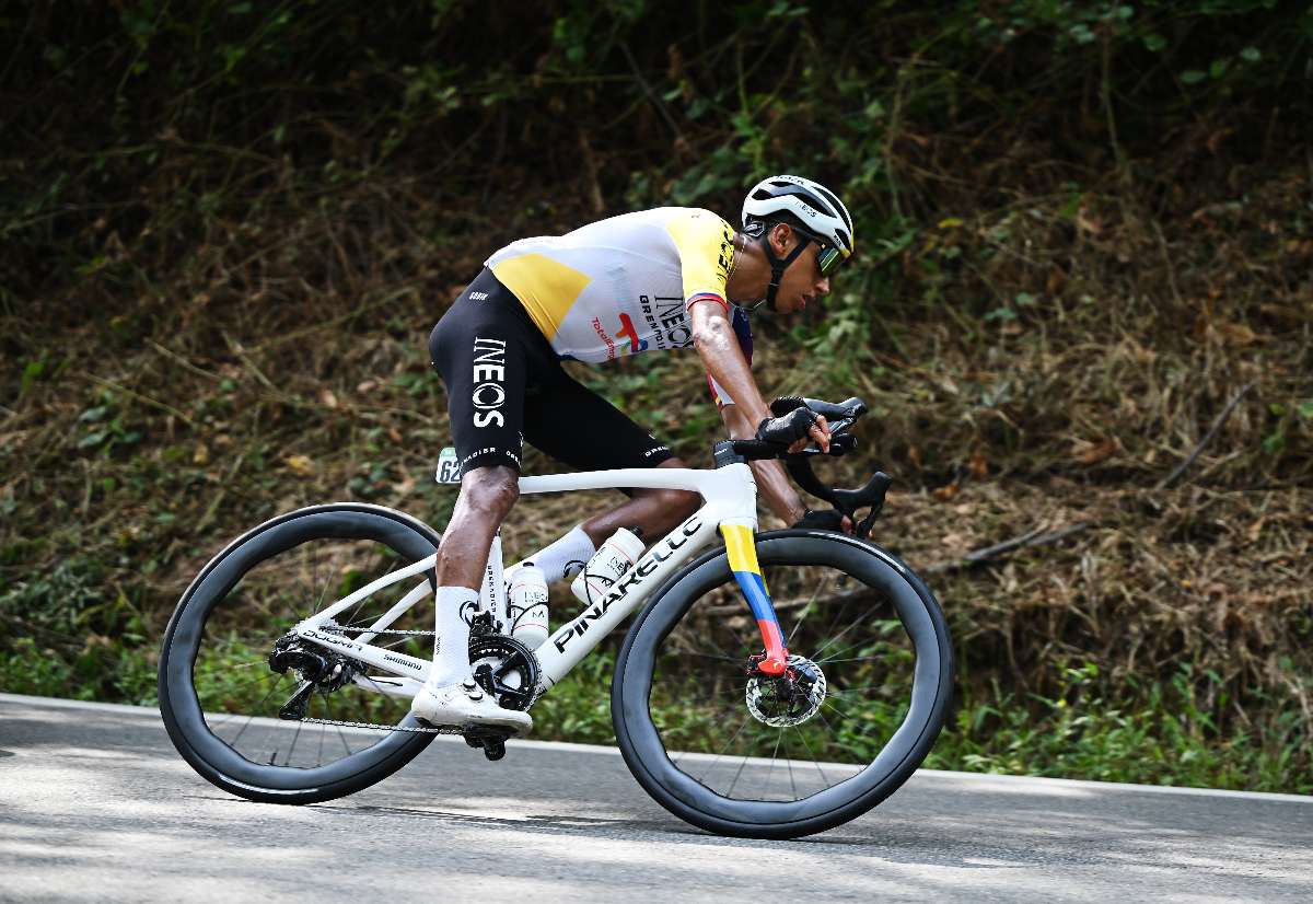 Foto de Egan Bernal, en nota de Egan Bernal en Vuelta a España 2025 etapa 2 se destaca en clasificación general
