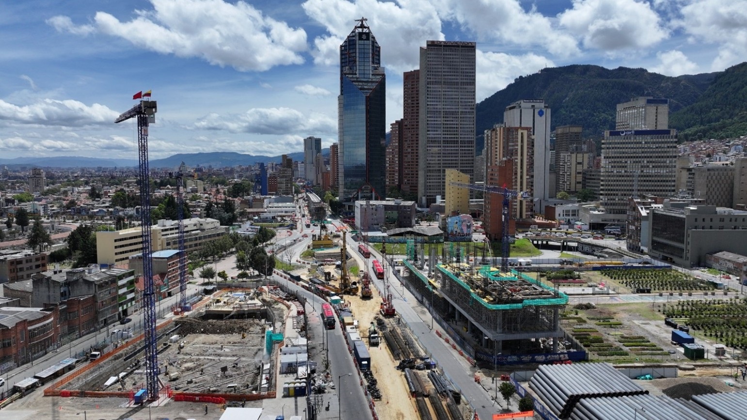 Construcción del megapuente de 215 puentes de Bogotá
