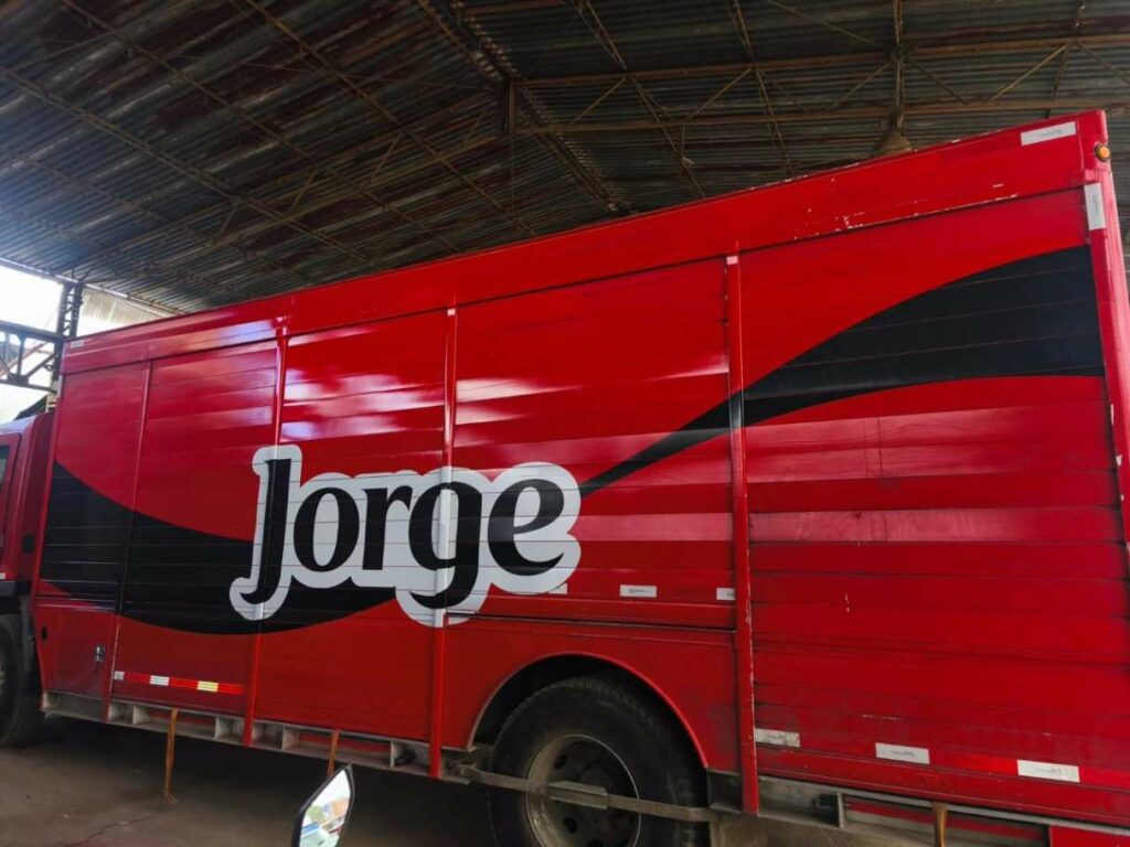 Camión de Coca-Cola en Colombia con nombre de conductor / Cortesía