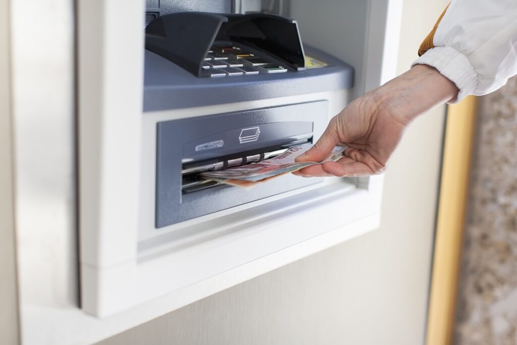 Retirar dinero / Getty