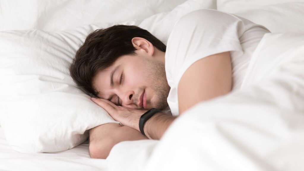 Hombre durmiendo / Freepik