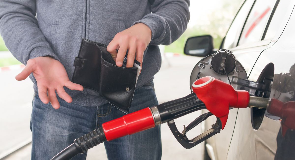 La reforma tributaria de Gustavo Petro encarecería el precio de la gasolina y el ACPM en Colombia por aumento en el IVA, y golpearía a conductores.
