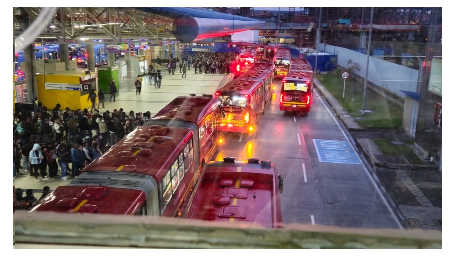 Transmilenio hoy: trancón y demoras en Portal Américas por problemas en semáforo
