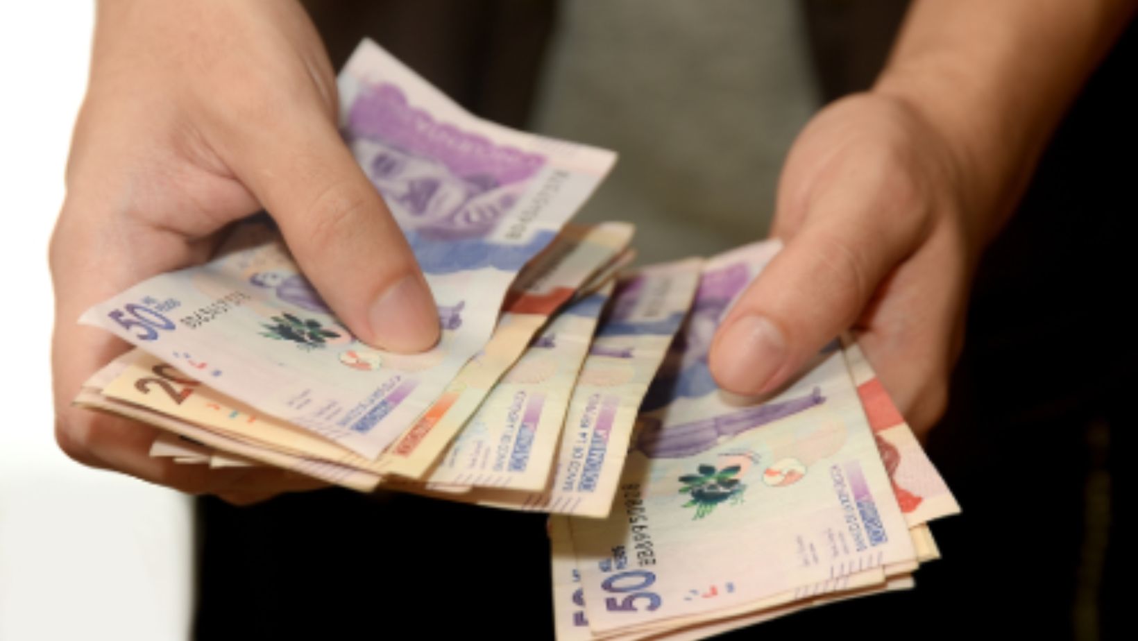 Cuales son los riesgos de no negociar aumento del salario mínimo en Colombia