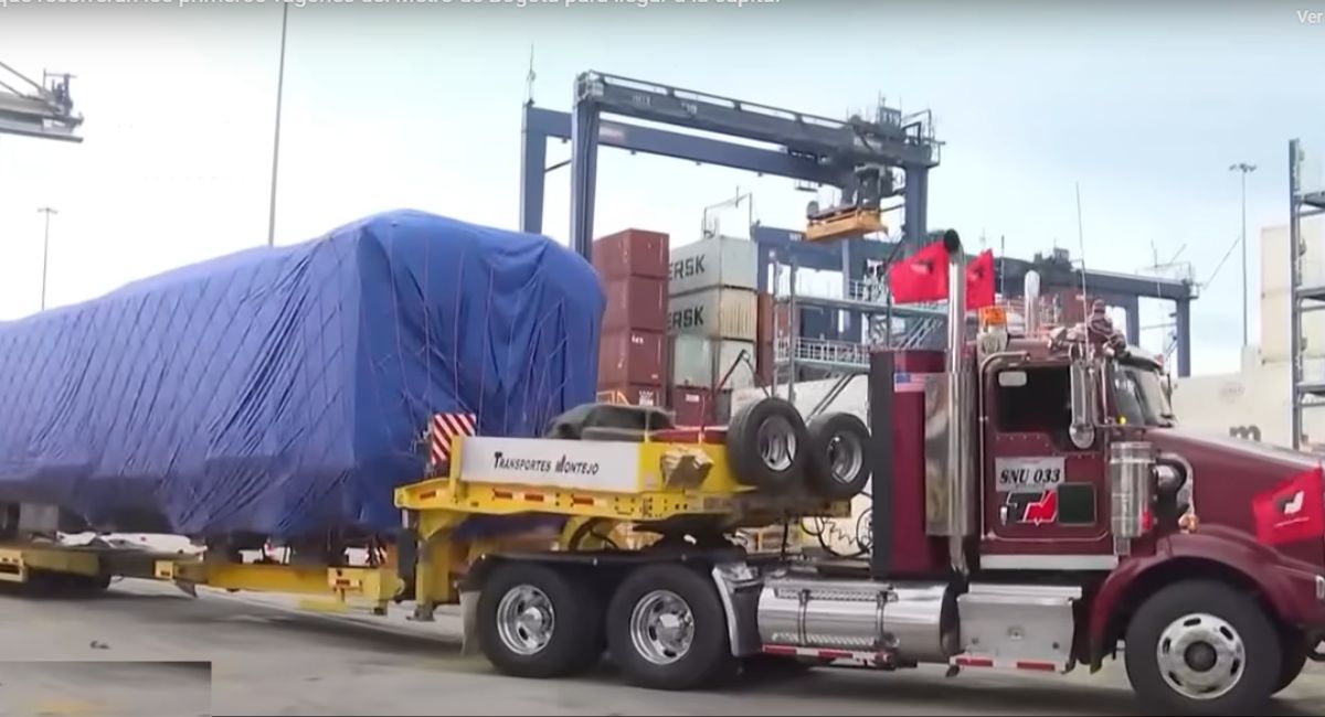 Así es el recorrido de los primeros vagones del metro de Bogotá que llegaron a Colombia: convoy está escoltado y va a 15 km/h.