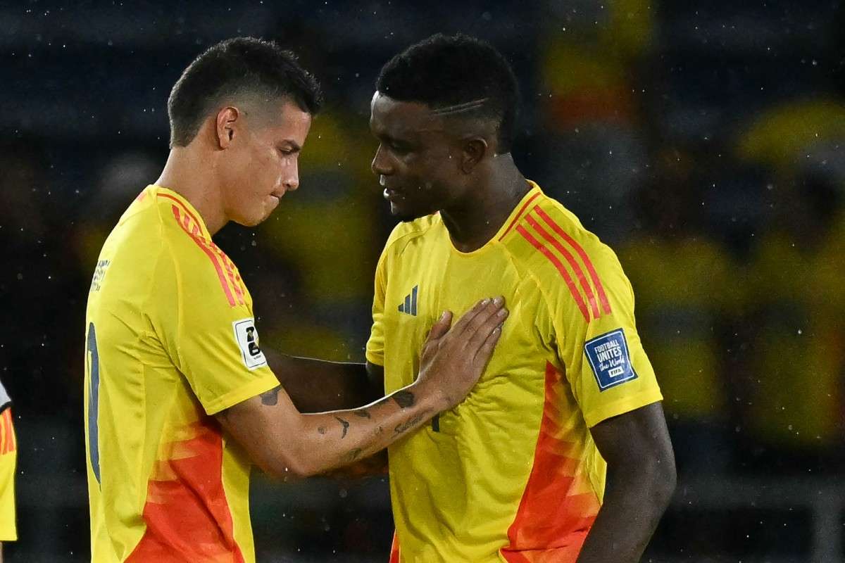 Foto de James Rodríguez con Jhon Córdoba, en nota de qué cambios haría Colombia contra Venezuela en última fecha de las Eliminatorias