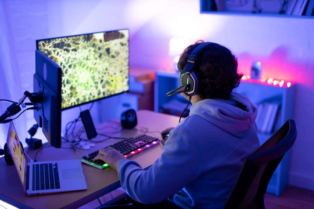 Foto de gammers, en nota de por qué hay peligro para gammers con Roblox. plataforma  popular de videojuegos